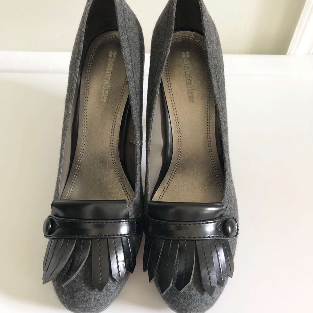 Naturalizer grey pumps